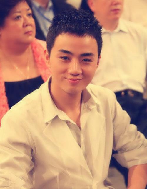 余少群|40岁的余少群走到今天,到底该不该怪自己?