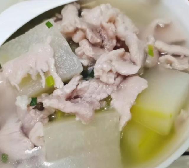 四川一女子回娘家,晒出亲哥哥做的饭菜,网友羡慕了:缺嫂子吗?