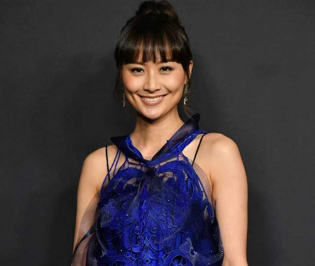 戛纳|陈法拉与丈夫挽手出席戛纳晚宴，韩国男神李政宰主动要求跟她合影