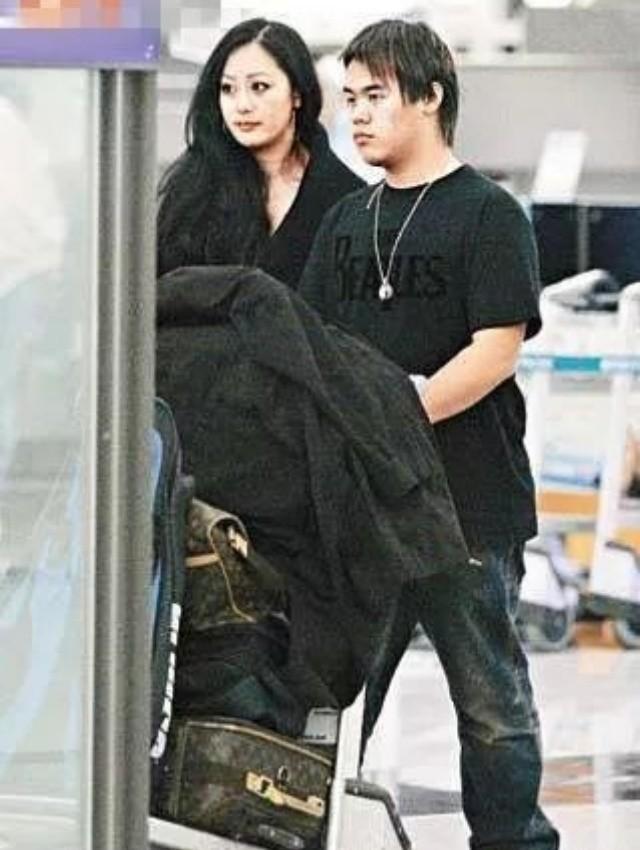 朱玲玲|钟镇涛长子近照，曾因“貌丑”而抑郁，与生母章小蕙疑断绝母子情