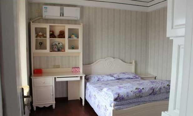 婆婆装修的新婚房,鞋柜太小,但是主卧的衣柜好赞,真心很喜欢!