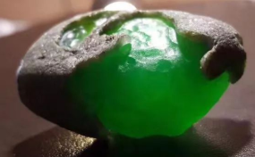 翡翠|翡翠原石交易市场需要注意些什么呢?这几点都不能忽略