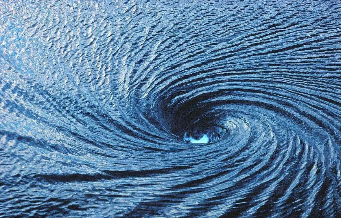 可怕的马里亚纳海沟,每年吞噬海水30亿吨,海平面为何不降反升?