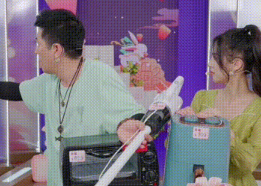 杨子|杨子直播时愤然离场，留下黄圣依一个人不知所措，只好草草下播了