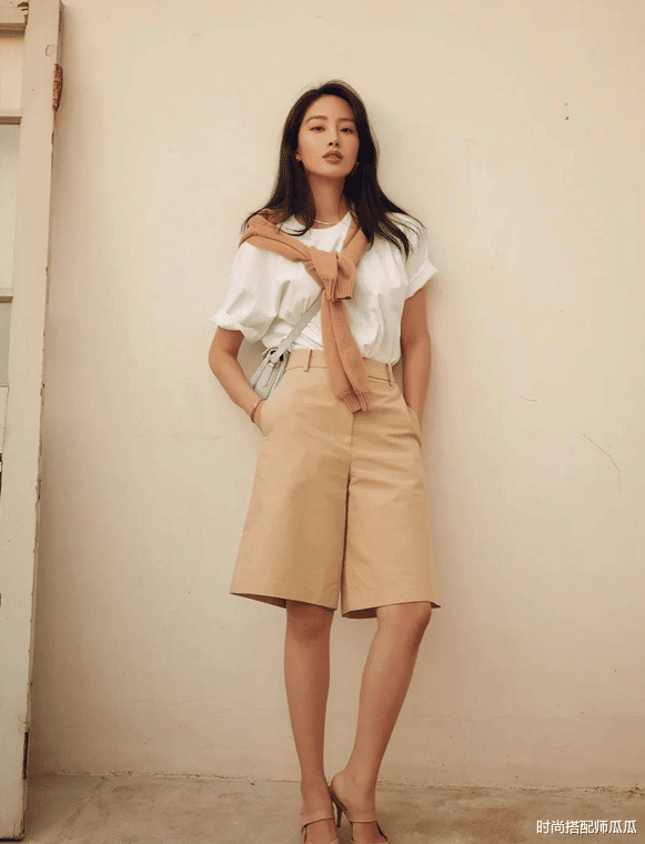 满大街的“白T恤”，今年夏天学会这么穿：回头率高还时髦显瘦