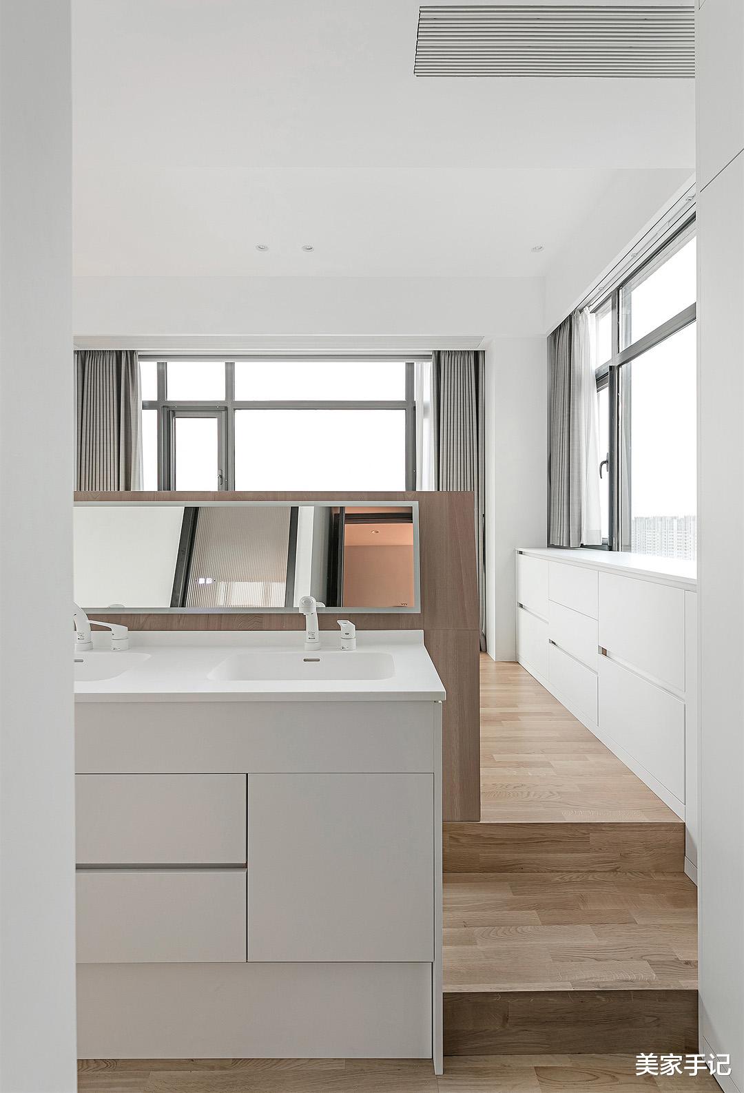 上海一家三口的新房，坚持客厅不买沙发、茶几，入住反而实用顺心