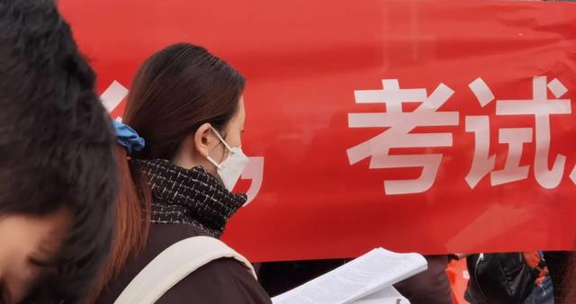 高校|多所高校发布通知，50多万研究生犹如被泼了一盆凉水，减少了热情