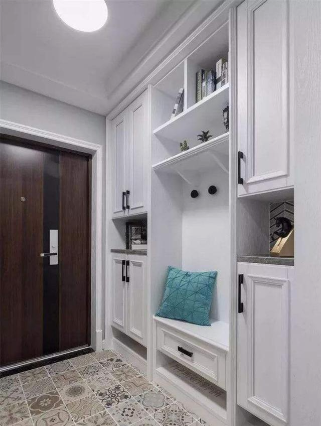 鞋柜应放在哪里？家居达人教你布置鞋柜，轻松多放几双鞋