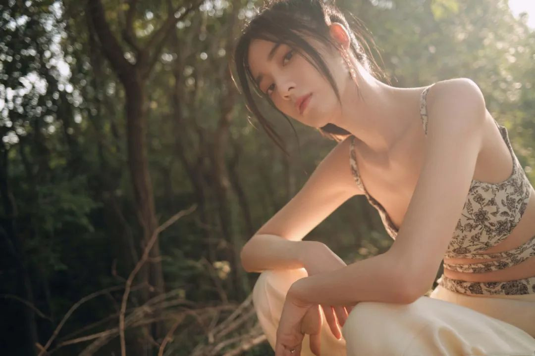 万鹏|万鹏，屏幕上的彪悍女汉子，现实生活的她，美得让人窒息