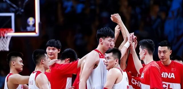 |杜锋不留情面！中国男篮抛弃4大功勋老将，2大新人小将备受期待