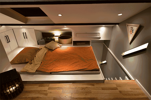 城里人真会玩,装个隐形门连小偷都找不到在哪,都被急哭了!