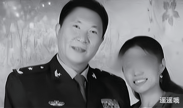 “是少将!你们不能抓我!”行骗15年,身穿军装的董大维被警方逮捕。