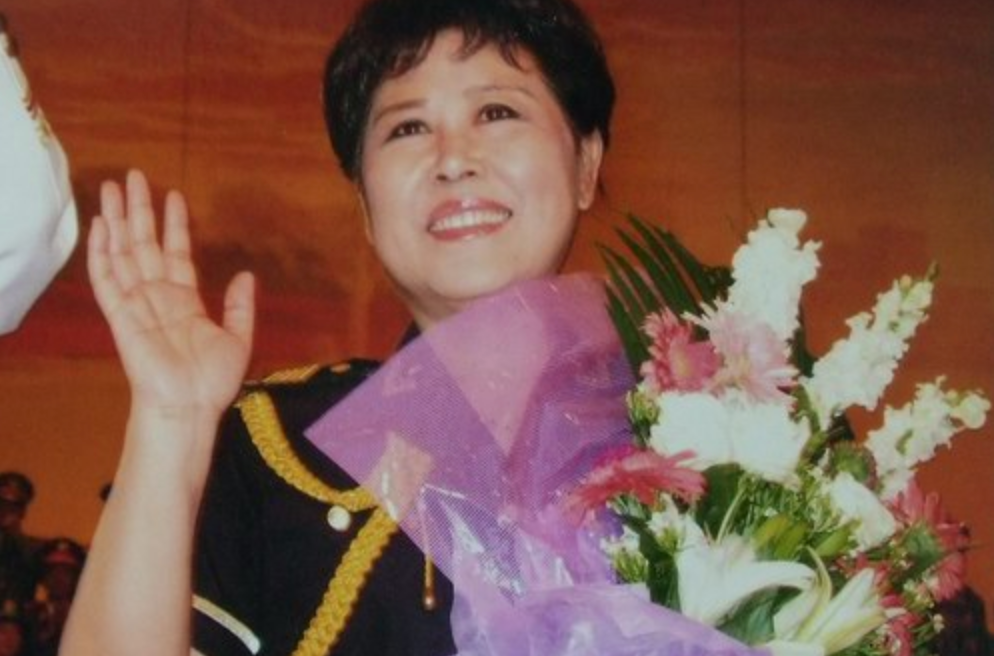 泉水叮咚响|《泉水叮咚响》卞小贞：辉煌背后的泪水与坎坷，脑瘫儿子是我的骄傲