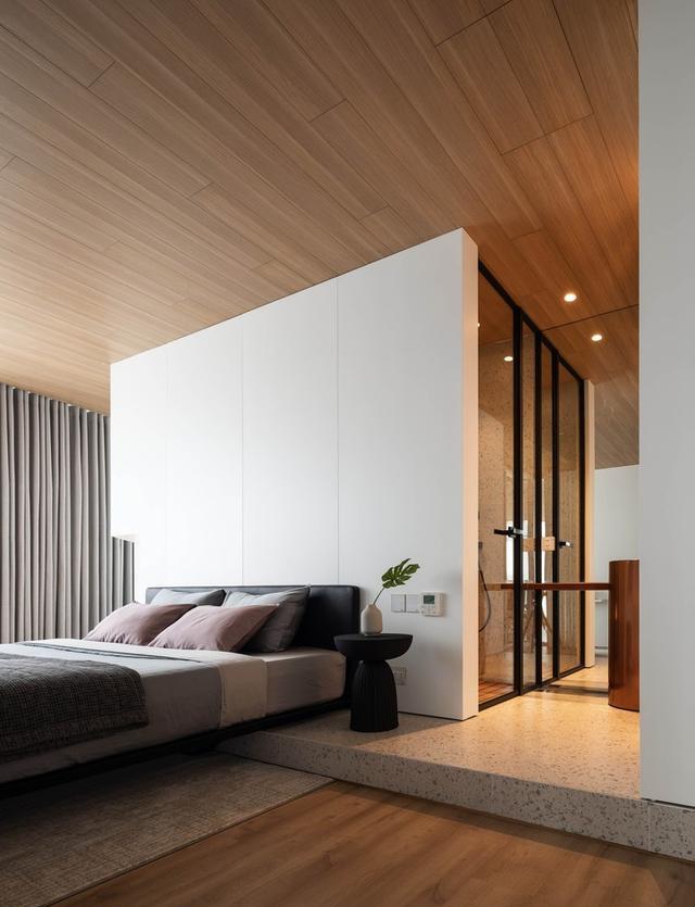 砸墙、利用玻璃元素放大空间，146改前改后，看不出是同一套房