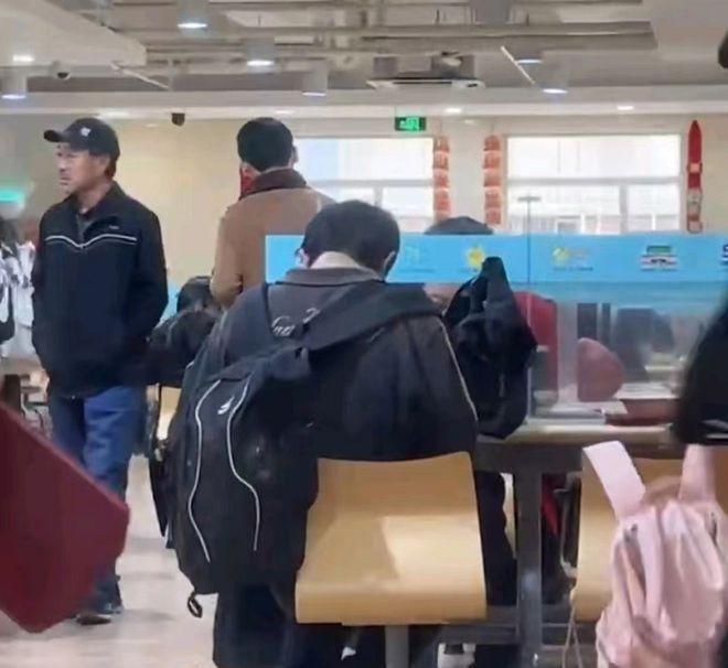 韦东奕|网友偶遇韦神又获得百万点赞，被关注的背后，是深层次灵魂的追求