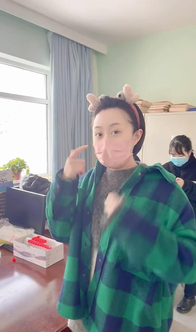 张学友|《乡村爱情16》剧组进行全员核酸检测，赵玉田领两个妈逛街买衣服