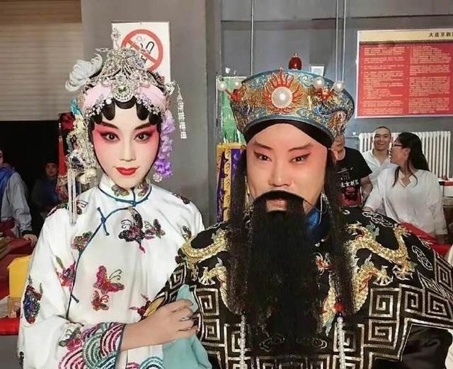 周炜|郭德纲被造谣之后演话剧，而周炜“捐人”风波后《梨园春》当评委