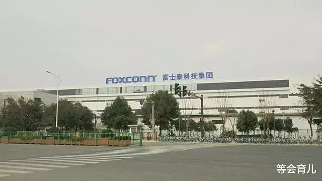 30岁的我无奈进了富士康,一个月不到5000,别人都走了只有我还在