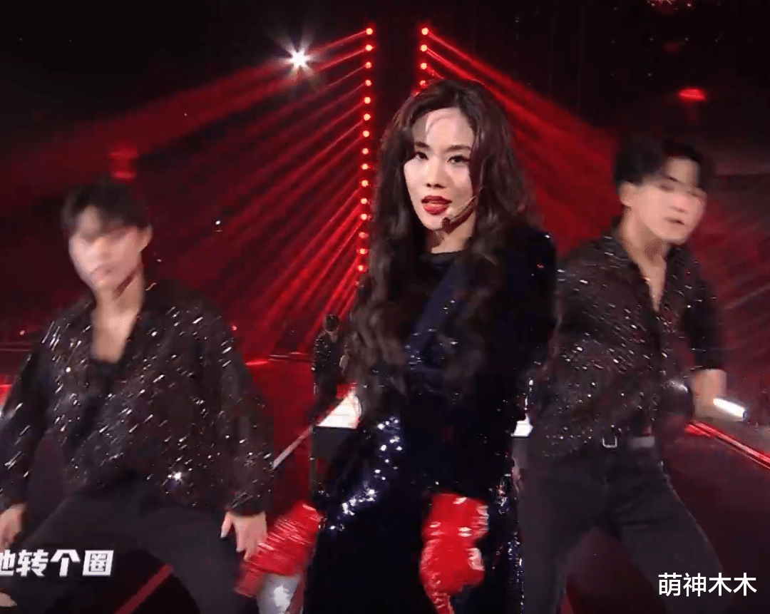 言承旭|众星年货晚会：鞠婧祎半永久抢镜，张韶涵发型失败，言承旭疲倦