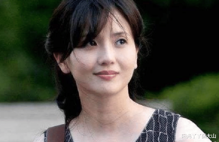 高小琴|人民的名义：高小琴凭什么击败校花梁璐呢？只是凭借美貌吗？