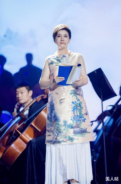 刘晓庆|邓婕自然老去的样子真美!素颜气质犹在,一旁刘晓庆大浓妆也难胜