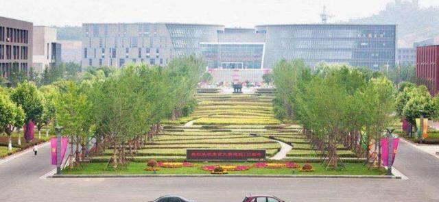 江苏省|江苏省“低调”高中，被赋予“南大收割机”称号，一本上线率很高