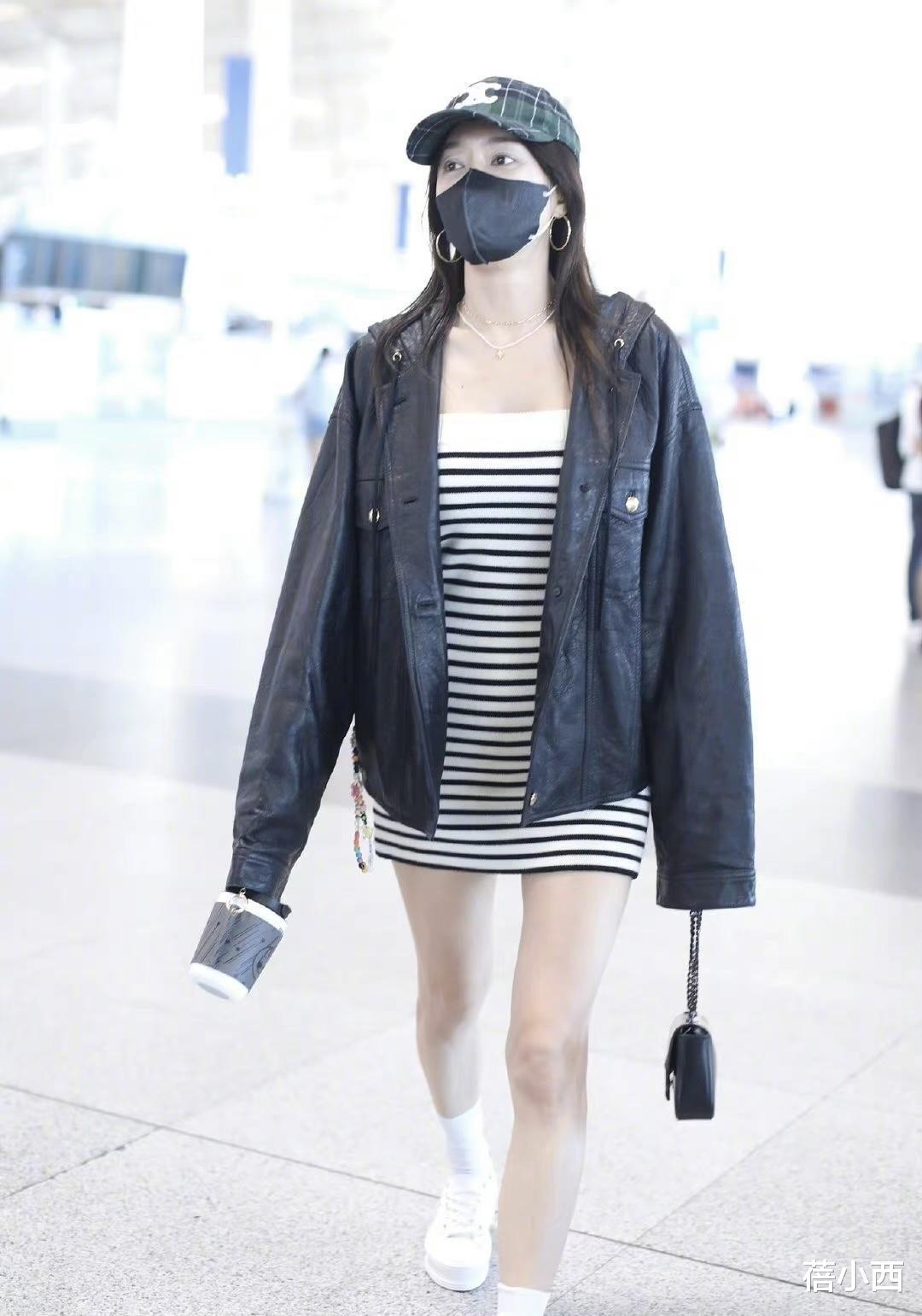 秦岚|“秦岚”的衣品开挂了，穿皮衣配连衣裙秀大长腿，真不是18岁吗？