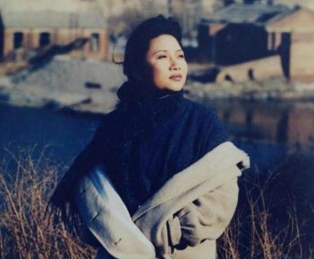 李娜|歌手李娜：不顾母亲流泪劝阻，34岁削发为尼，如今怎样了？