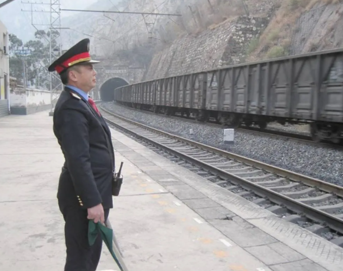 招聘|专科生“喜从天降”,铁路局发布春招公告,无需笔试直接面试上岗