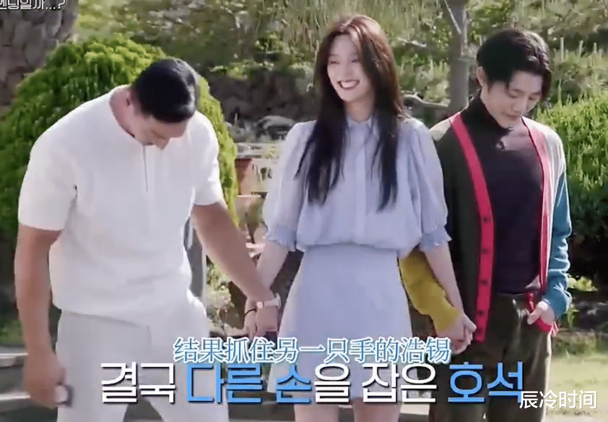 |韩国恋综尺度惹争议！男嘉宾只穿泳裤睡觉，女方坐床头表情无语