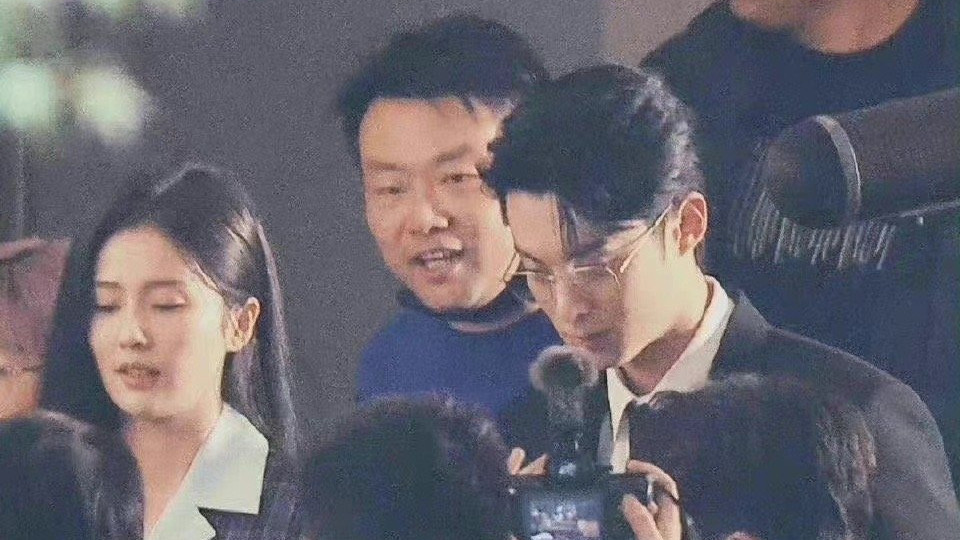 林允|《以爱为营》路透氛围感十足，造型上存在小争议