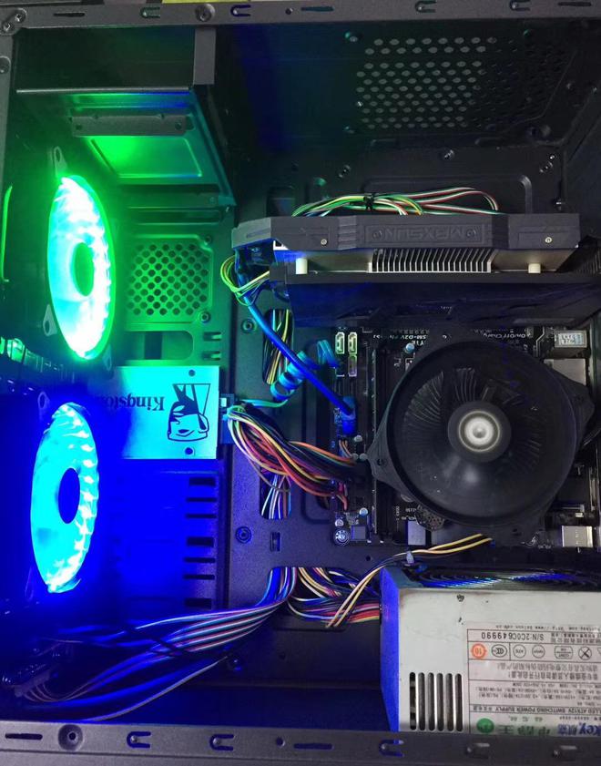 显示器|客户出差三个月忘记给电脑关机了,出差回来后电脑成这样了!