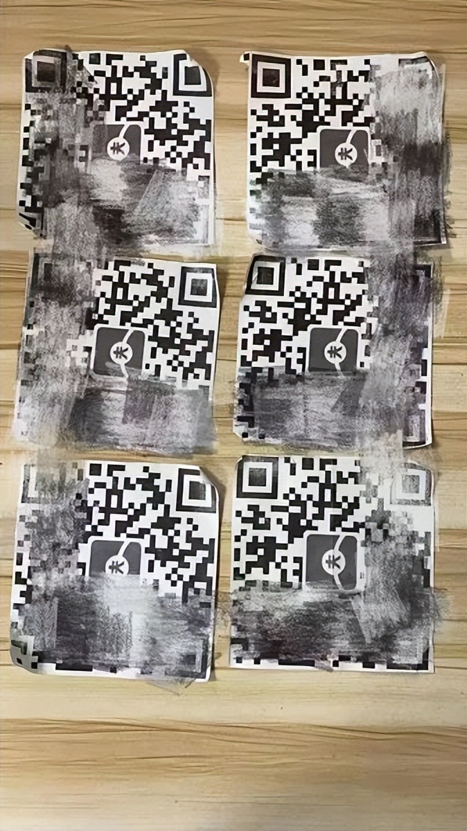 脑洞大开?男子竟用红包码覆盖地铁车站场所码牟利!