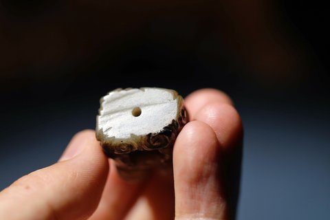 |清代和田玉云上兽方形坠