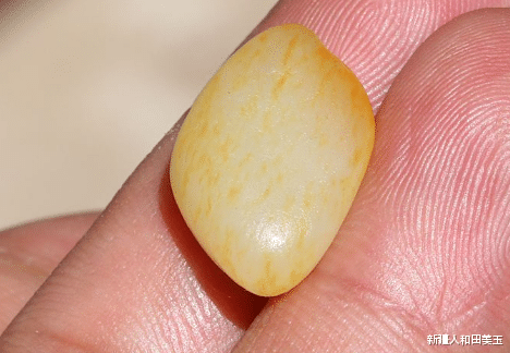 羊脂玉|离羊脂最近的籽料，田玉籽的洒金皮，隐藏什么知识呢？