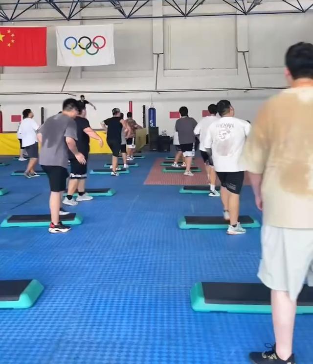 朱之文 健身教练向大衣哥汇报工作，大衣哥被收入名人堂，开启下一场演出