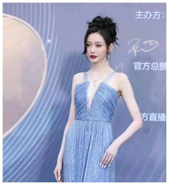 疯狂|突然明白美女明星出门为啥要专人保护,真有人会做出奇葩的事情来