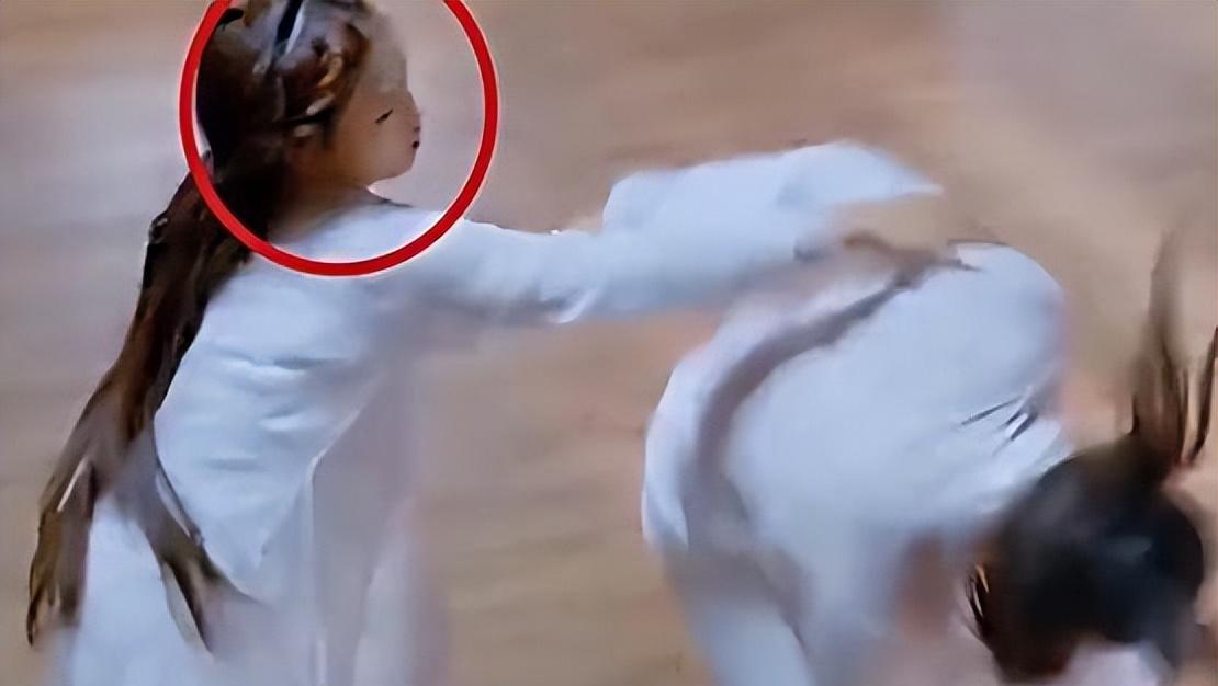 赵丽颖|演员用替身一个比一个离谱!骑马替、跪替,有人连躺着都要替身