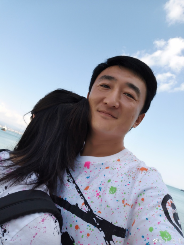 心肌梗塞|41岁演员刘伯勋心梗离世,与妻子丁怡菲甜蜜照曝光,私下超幸福