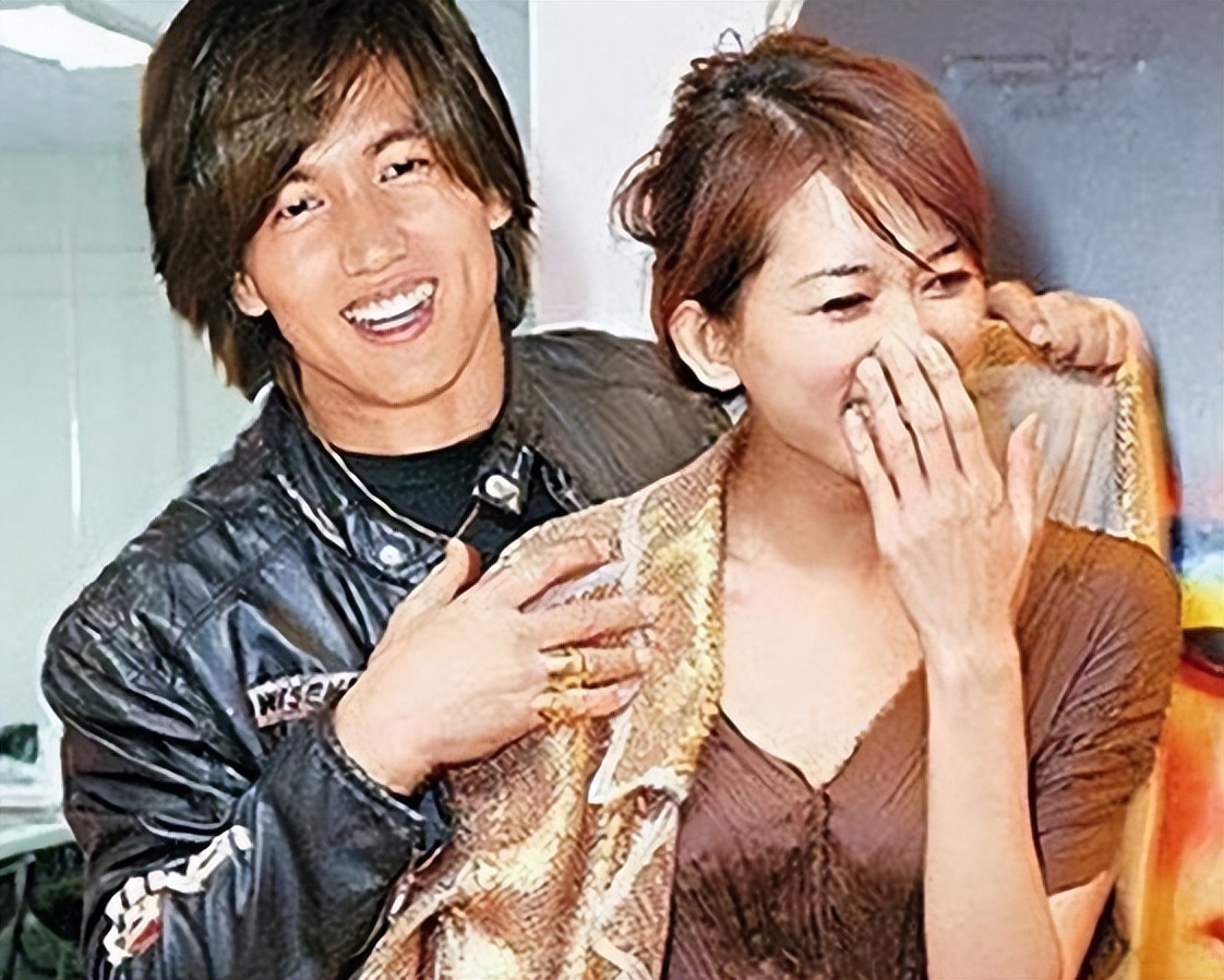 林志玲|47岁林志玲当妈后首次露面！晒俏皮嘟嘴自拍照，皮肤白嫩仍似少女