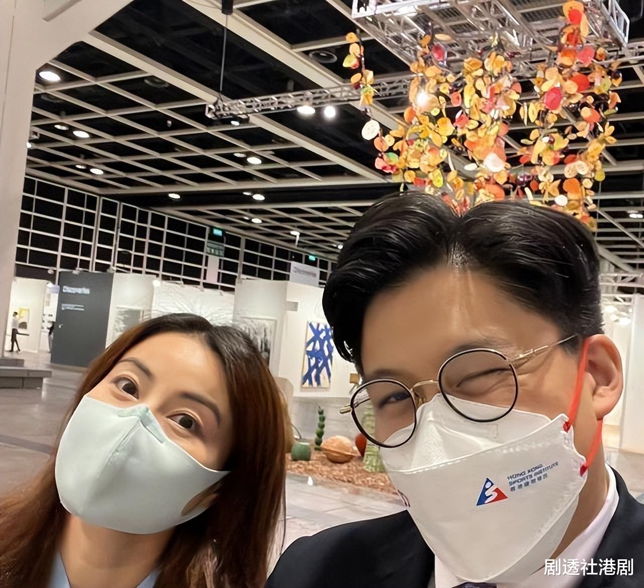 郭晶晶|霍启刚一家五口赶海，郭晶晶依旧低调朴素，用2元发圈引热议