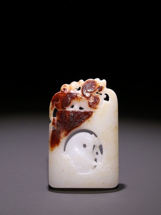 文玩核桃|旧藏 和田玉籽料龙马挂牌。