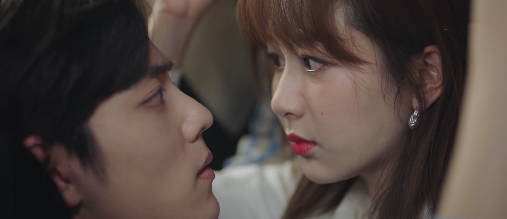 江疏影|收视口碑齐飞,频上热搜,人世间再狠,还是被肖战积压剧反超了