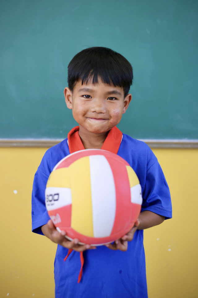 草原|海拔3000米的高原草甸上，藏着宫崎骏的夏天