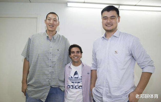 姚明|发胖后的姚明体型太夸张了！韩德君在身边似高中生 奥尼尔显娇小