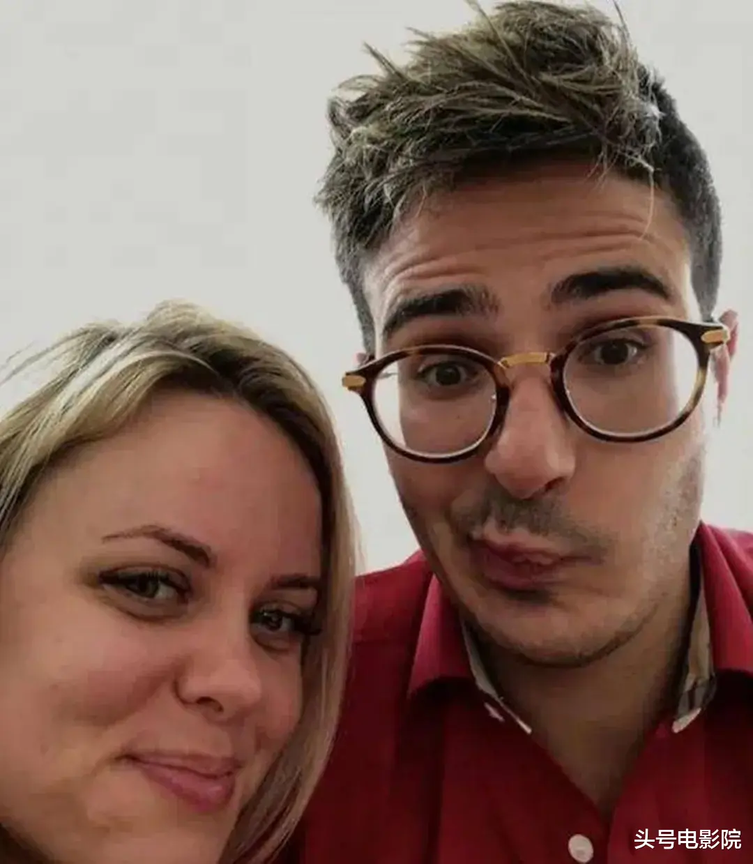 西蒙|8.3分！比杀猪盘还猛，帅哥骗子假冒钻石王子，这片看完不敢网恋