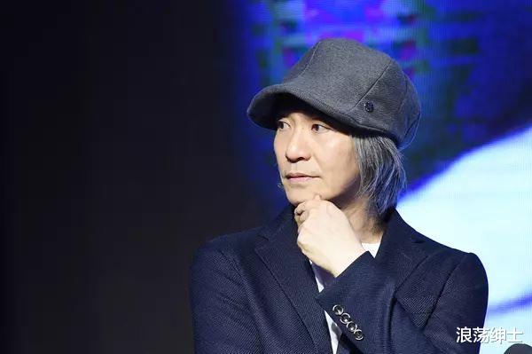 周星驰|周星驰指着荧幕说:把这个怪咖找来!结果他演出后爆红