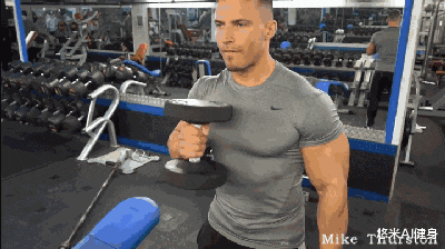 哑铃|25岁俄罗斯大力水手，手臂围度超过60厘米，4个动作练厚肱二头肌