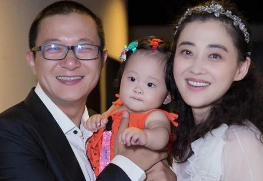 春晚|1994年，你还记得朱时茂春晚小品中的女孩吗？现在的她发展的很好