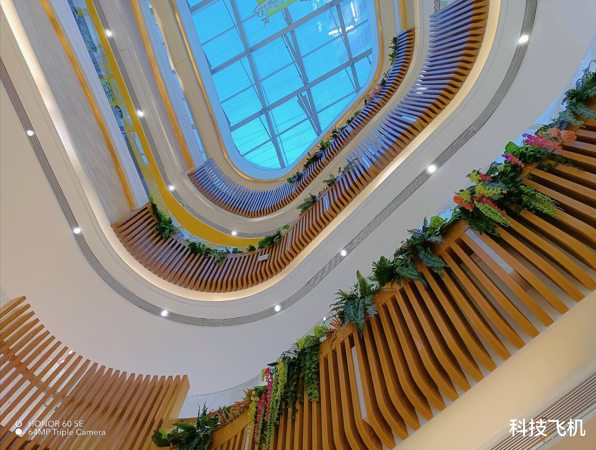 荣耀|同价位天花板配置，120Hz高刷曲面屏，或成为开年最好看的机器